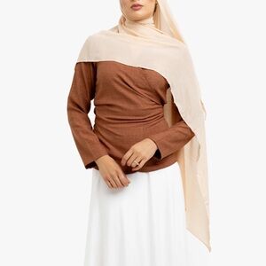 JAWDAMODEST HAZELNUT MÉLANGE WRAP TOP
AUTUMN WINTER 2025